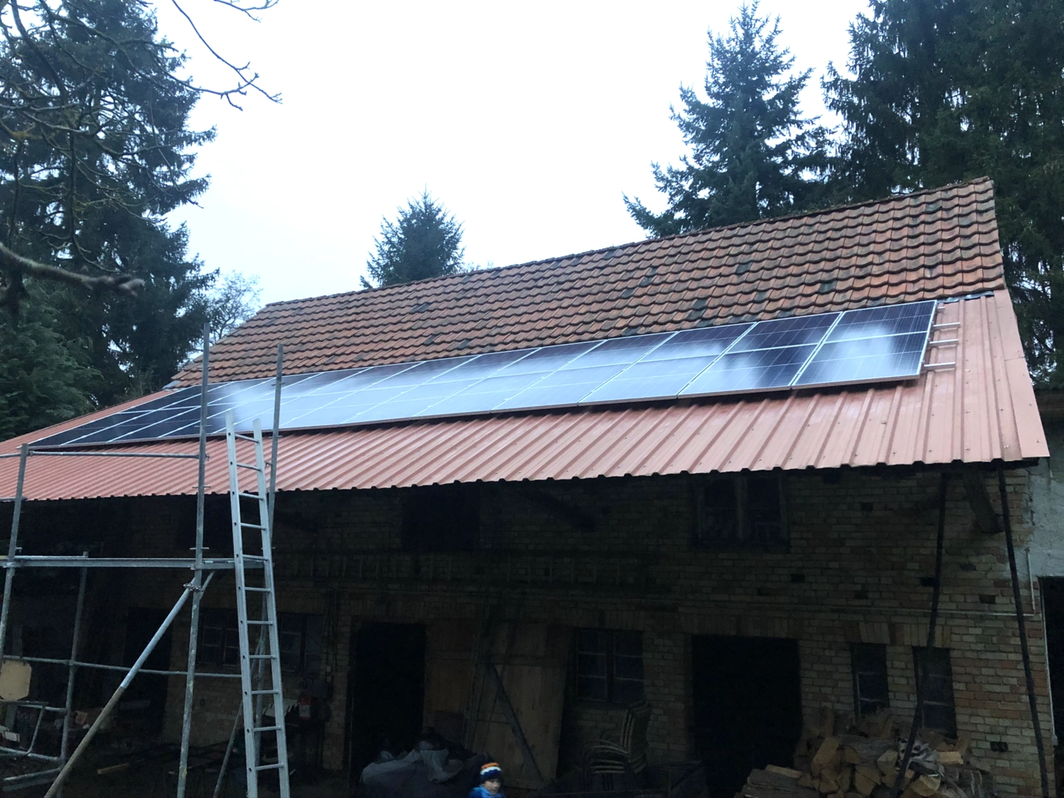 Hof Drögemühle - Landwirtschaft - Holz trifft Energie – der neue Carport mit PV-Anlage