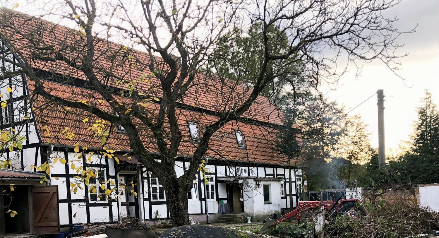 Hof Drögemühle - Landwirtschaft - Austausch der maroden Schwellbalken am Mühlengebäude